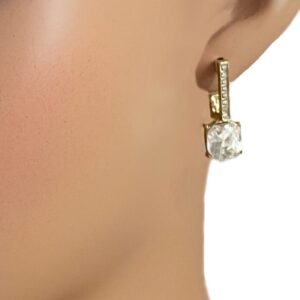 See More. Do More. Earrings (gold) model